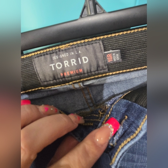 Torrid 16r Sky High Skinny Premium Stretch High-Rise Jean - Picture 4 of 6